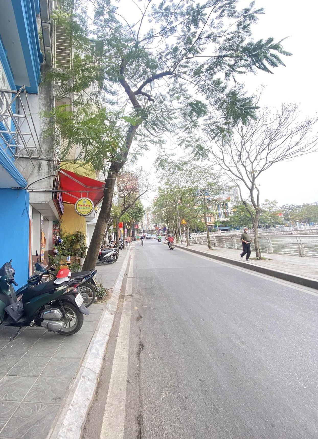 HOT Mặt Phố Trích Sài, 5 tầng, vỉa hè, kinh doanh siêu sầm uất chỉ 12.8 tỷ, SDCC