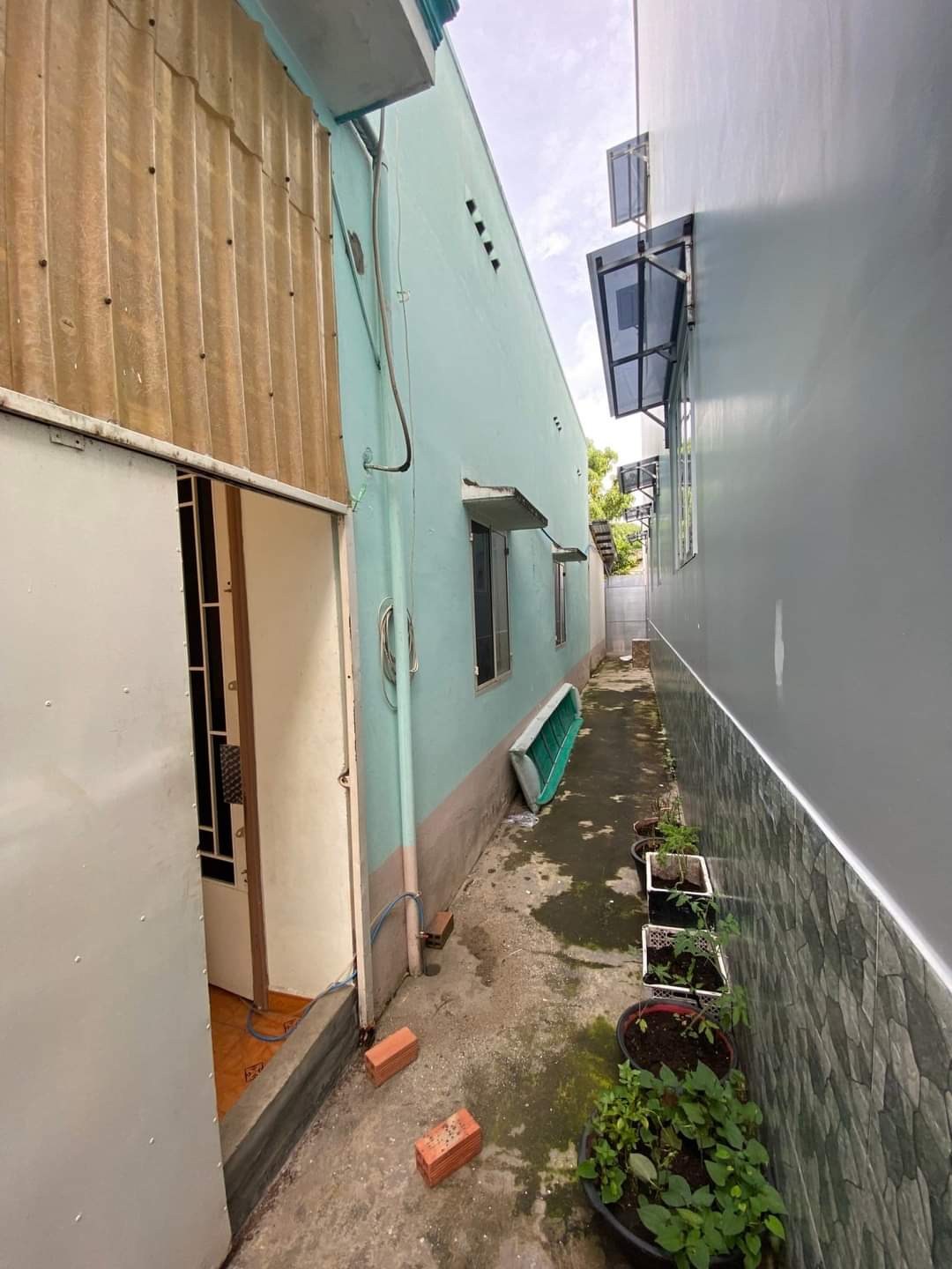 CẦN BÁN GẤP NHÀ CẤP 4 - ĐANG CHO THUÊ DÒNG TIỀN ỔN ĐỊNH