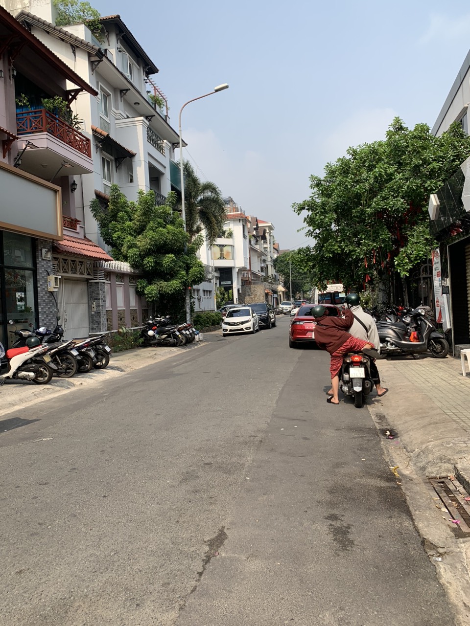 Cô Út cần bán nhà MT Nguyễn Gia Trí D2, D5 Bình Thạnh 4.5x21m CN: 90m2, 5 lầu, HĐ: 60tr 22.5 tỷ TL