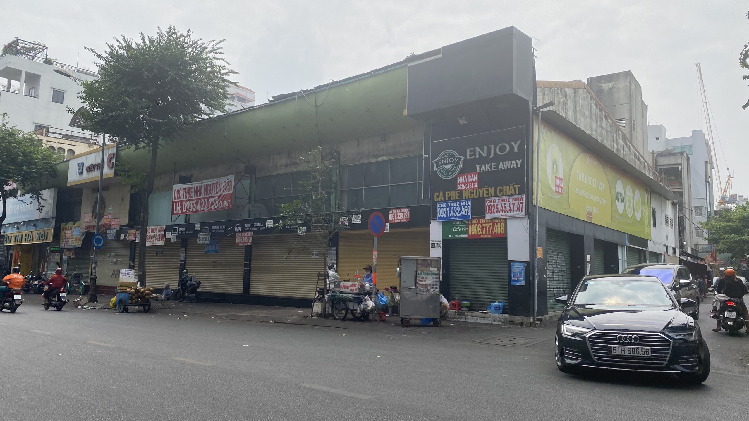 Cho thuê MBKD Gốc 2 Mặt Tiền Cống Quỳnh, Quận 1, ngang 30m, 2000m2, Gía 220tr.