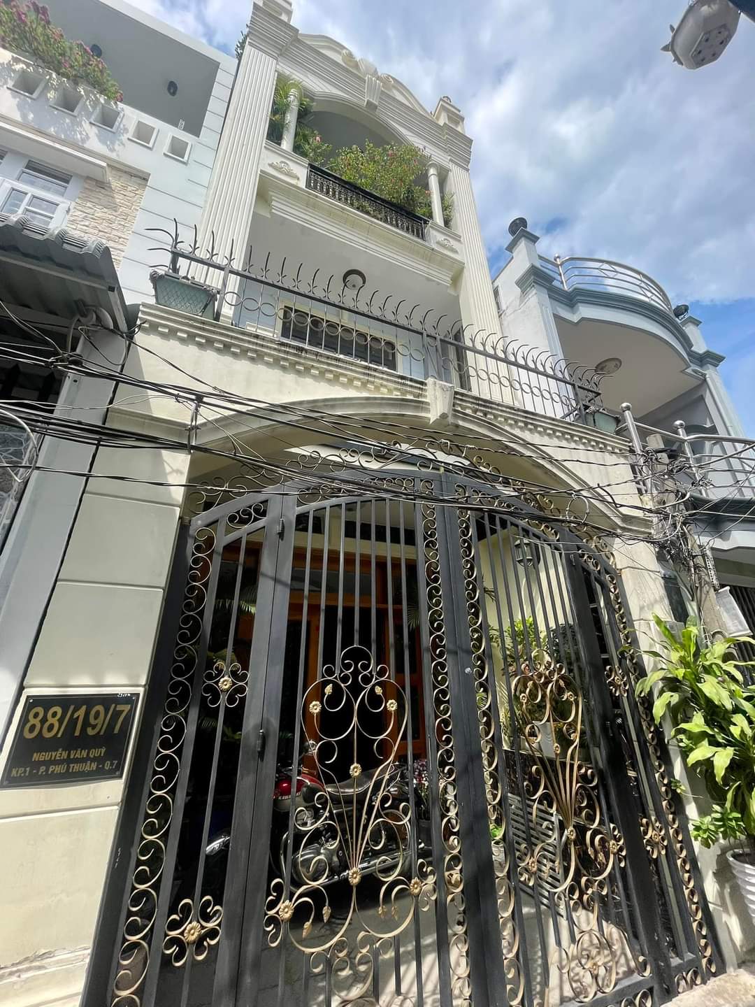 CHÍNH CHỦ CẦN BÁN GẤP NHÀ 4 TẦNG ĐƯỜNG NGUYỄN VĂN QUỲ QUẬN 7 - NHÀ FULL NỘI THẤT CAO CẤP - GIÁ CHỈ 5,5 TỶ