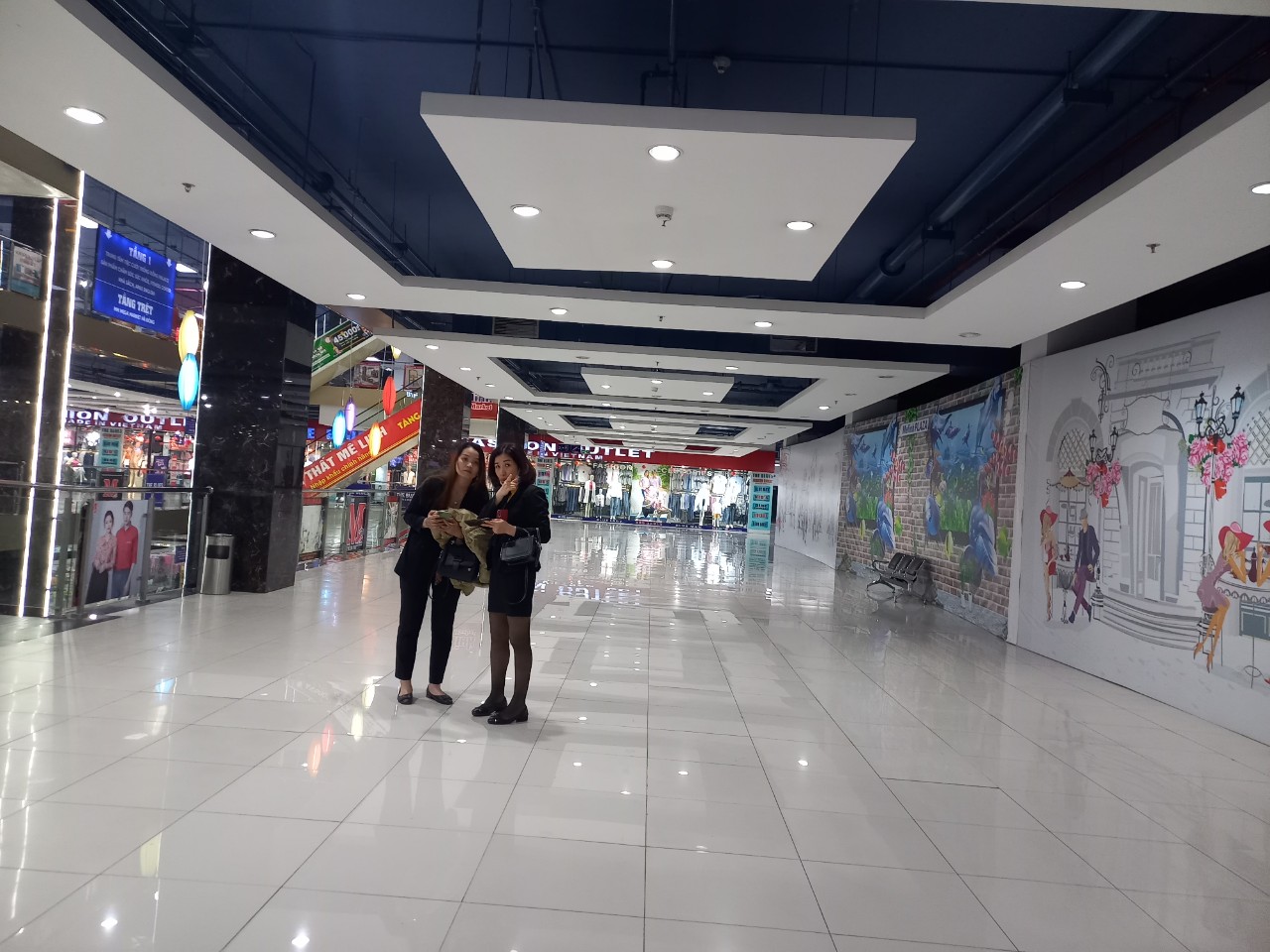 Cho Thuê diện tích 450m2 sàn Mới đẹp làm Văn Phòng công ty ngay Ngã Tư Nguyễn Trãi Nguyễn Xiển Khuất Duy Tiến