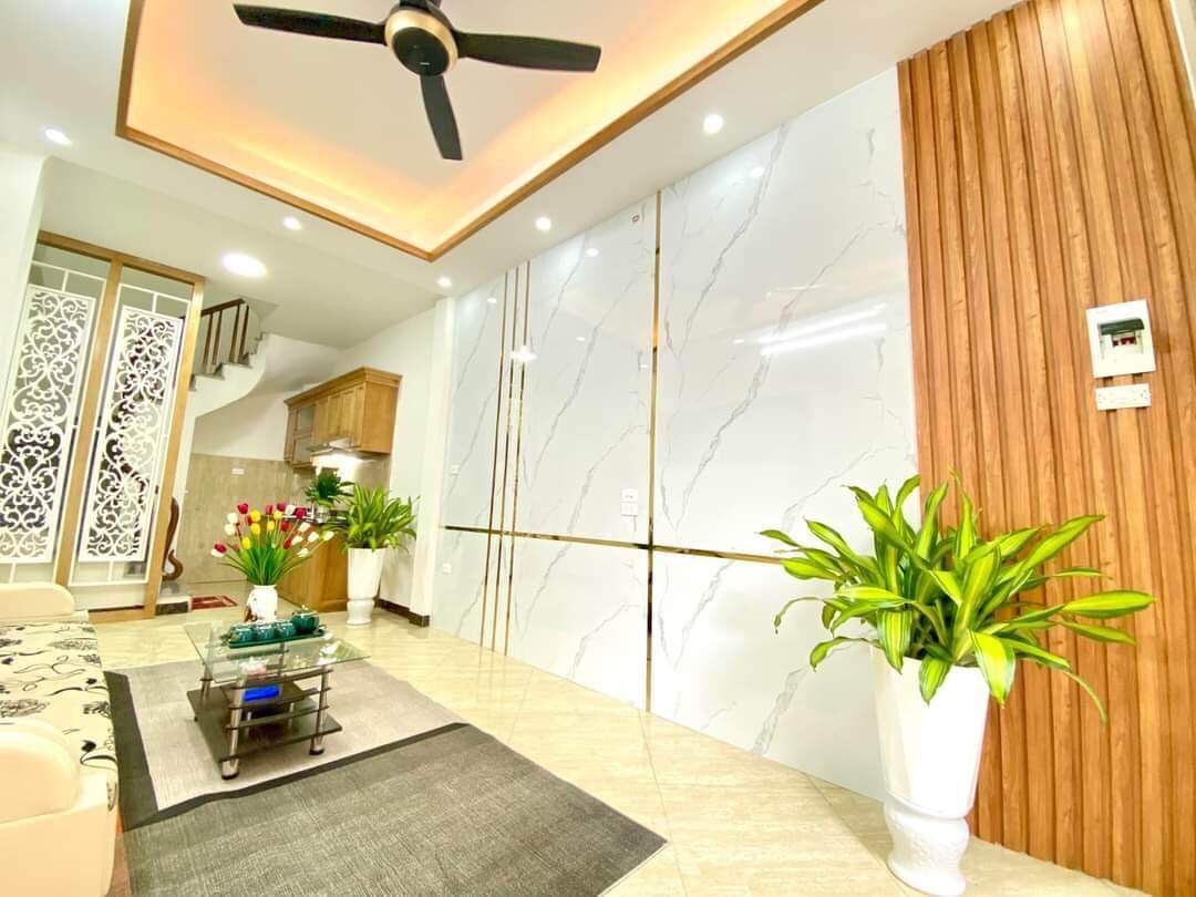 Người mẫu Ngô Gia Tự - Long Biên- 40m2 nhỉnh 3 tỷ