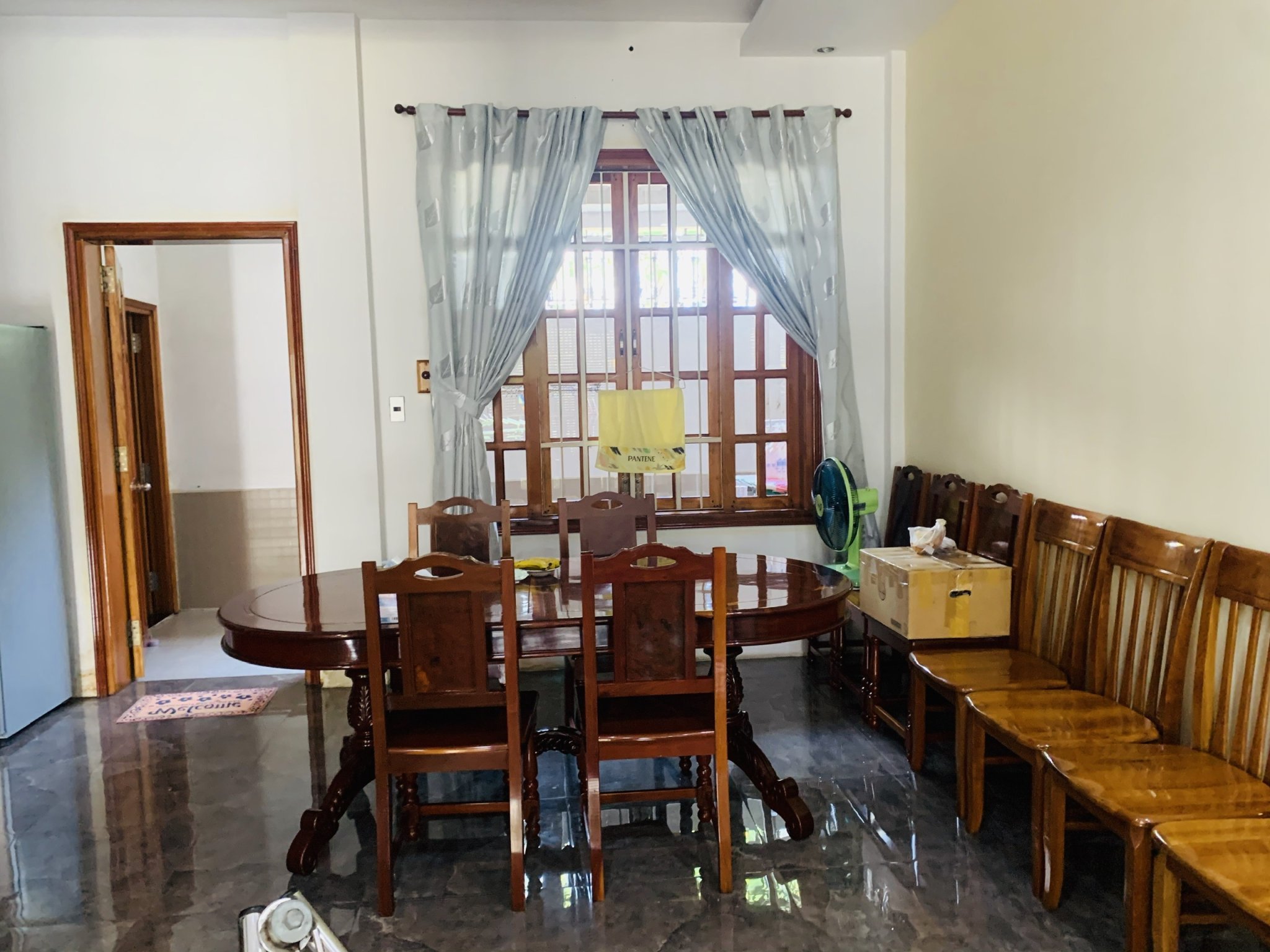 Bán nhà KDC Ven Sông Tân Phong,Phường Tân Phong Q7.Diện tích: 7x18 .Kết cấu nhà : hầm,3 lầu, 4phòng ngủ. Hướng Tây .Nhà Full nội thất.Giá bán 23 tỷ.