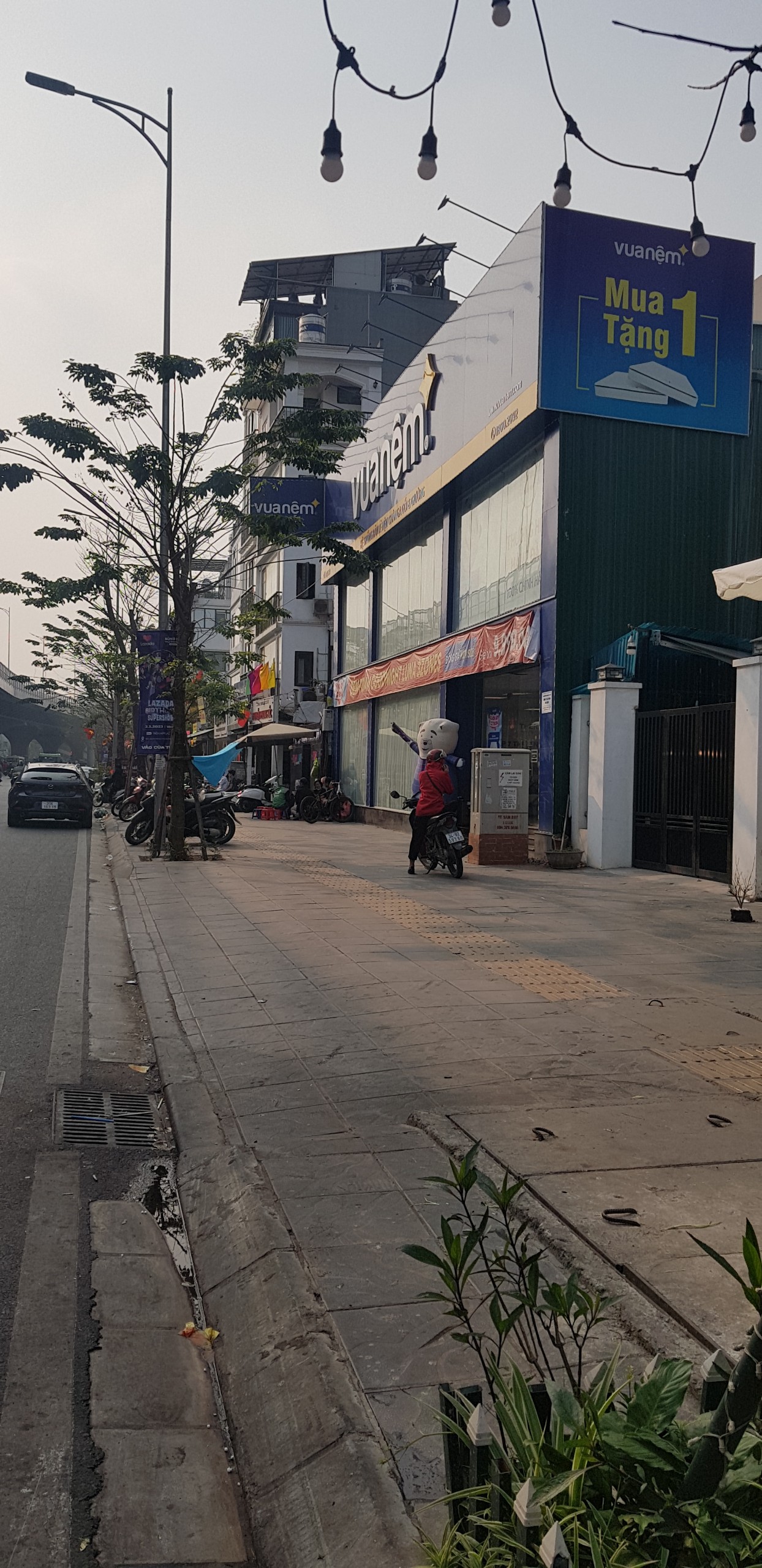 Bán 200m2 mặt phố Văn Miếu Đống Đa Hà Nội kinh doanh 55 tỷ.