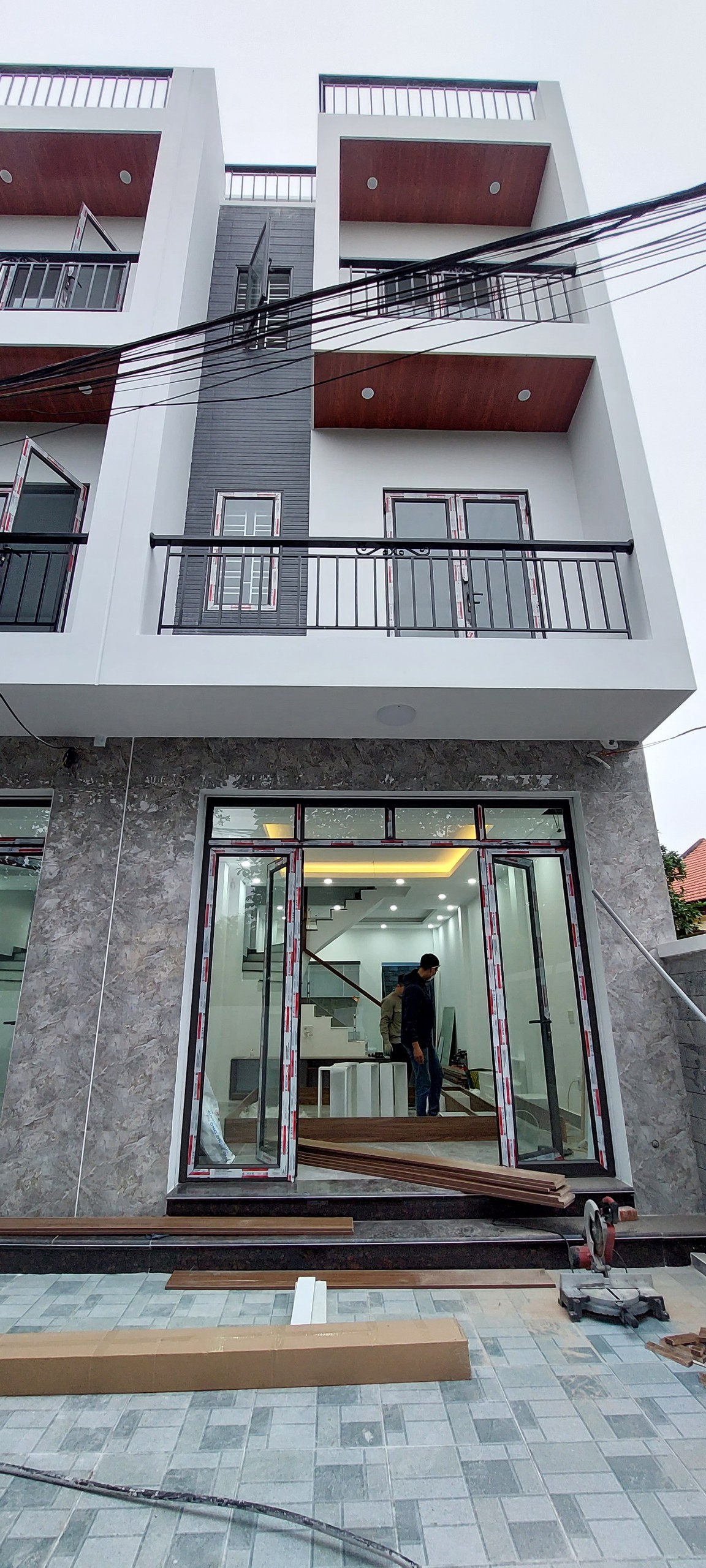 Cần bán căn nhà 60m2, MT 4,25m x 4Tầng, đường ô tô, chỉ 2,5tỷ . Ngay chợ Vĩnh Khê và Trường Tiểu học và trường mẫu giáo