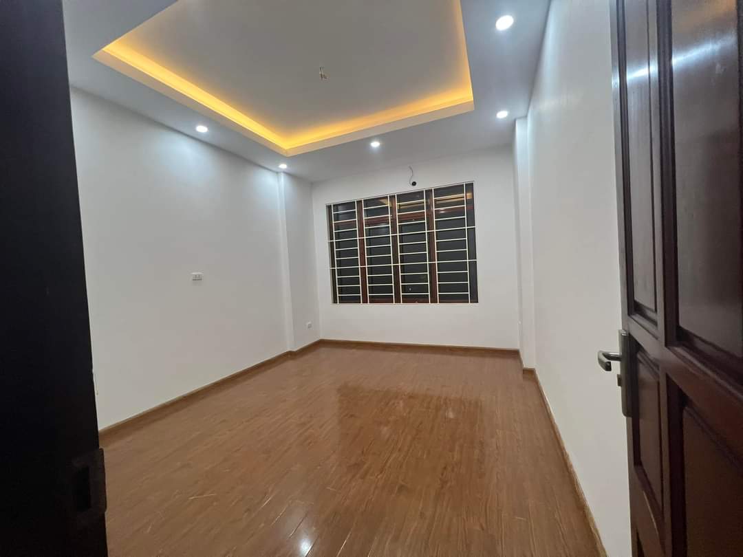 CỰC HIẾM - B.ÁN NHÀ NGỌC HỒI Ô TÔ ĐỖ CỬA - Ô TÔ TRÁNH 30M - DÂN XÂY KIÊN CỐ 40M2, 5 TẦNG. NHỈNH 4 T.Ỷ.