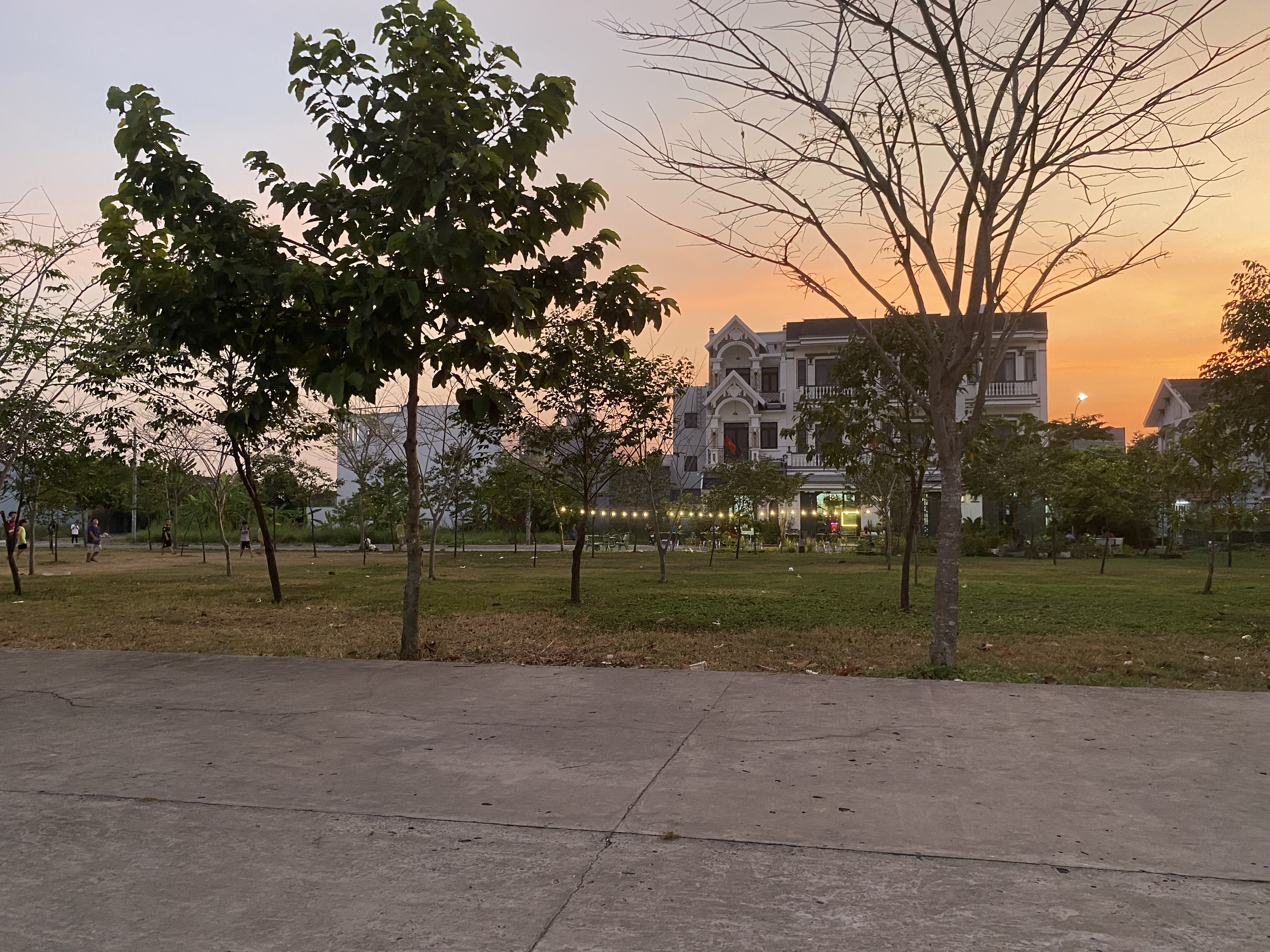 BÁN NHÀ KHU DÂN CƯ ĐẶNG HUỲNH ĐƯỜNG 18M, NGÃ BA TÂN KIM, TIẾP GIÁP QUỐC LỘ 50, 90M2, 4 TẦNG, 3.8 TỶ