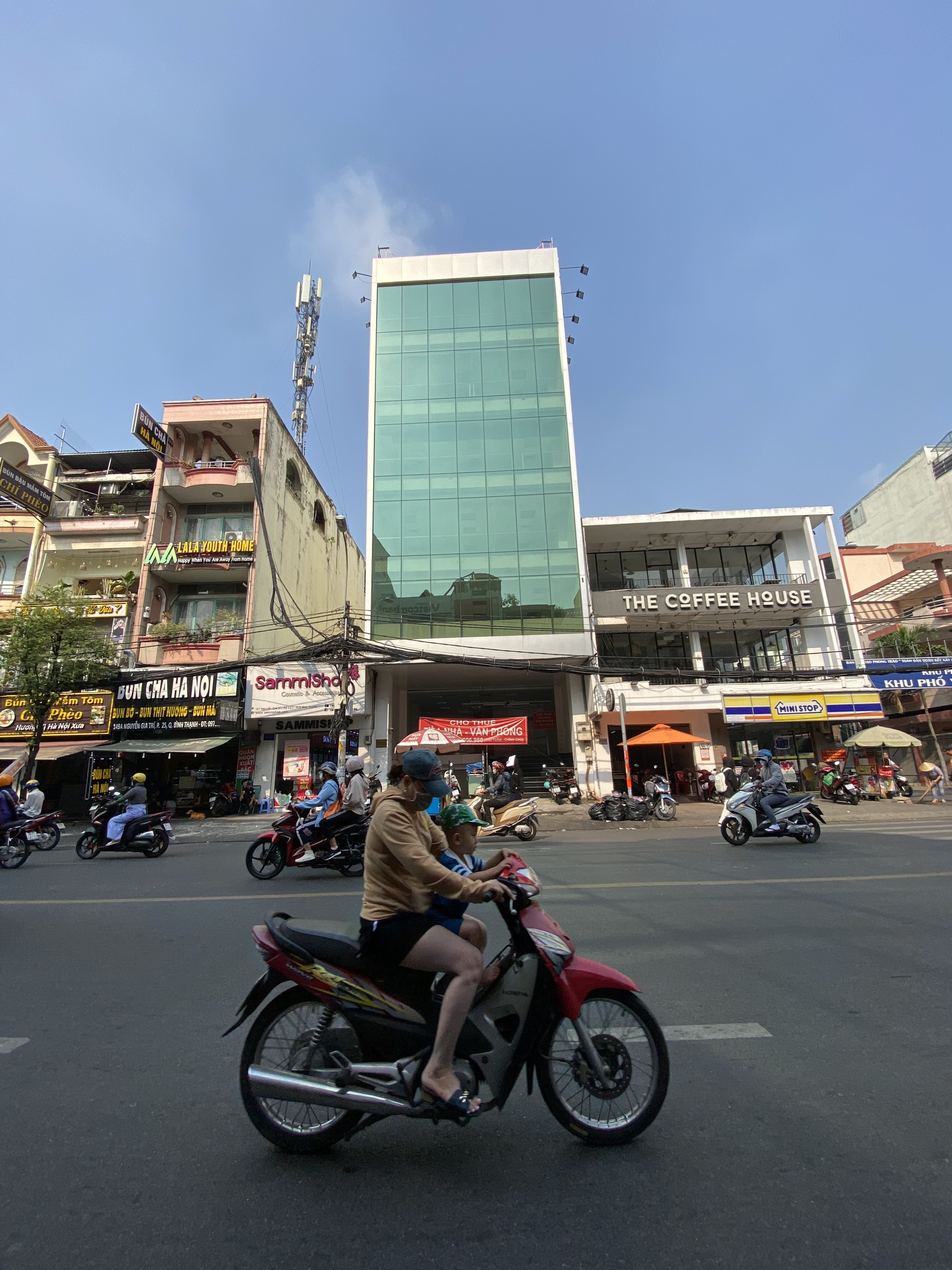 Cho thuê Tòa Nhà Mặt Tiền Nguyễn Công Trứ , Quận 1, DT:4.5*20m, Gía 85tr. 0334272121.