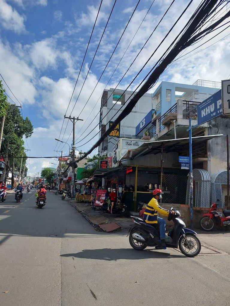 Chủ kẹt tiền hạ giá : 8.2 tỷ đất vuông đẹp xe hơi vào tận trong nhà diện tích đẹp ( ngang 5.8m dài 23m ) công nhận