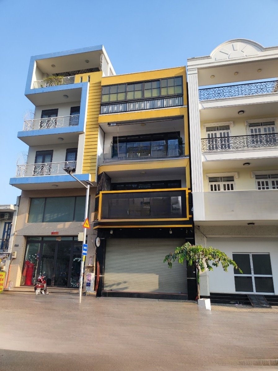 NHÀ ĐẸP TẠI ĐƯỜNG KÝ CON DT 5,5X20 1 TRỆT 3 LẦU ST KINH DOANH TỐT NHIỀU SPA , VĂN PHÒNG NHÀ HÀNG THƯƠNG HIỆU VÀ TÒA NHÀ BUIDING TẠI Q1
