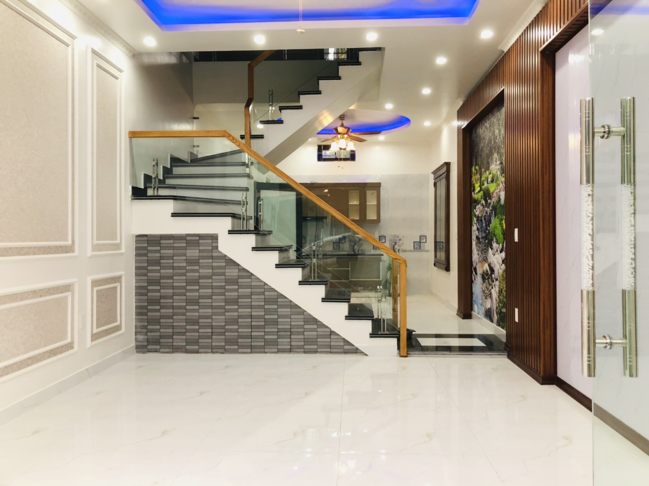 Bán nhà khu hồ Máy điện (Lê Thánh Tông) - 45m2 x 4 tầng - mt 4,2m - nhà mới - để được ô tô - 3,550 tỷ.