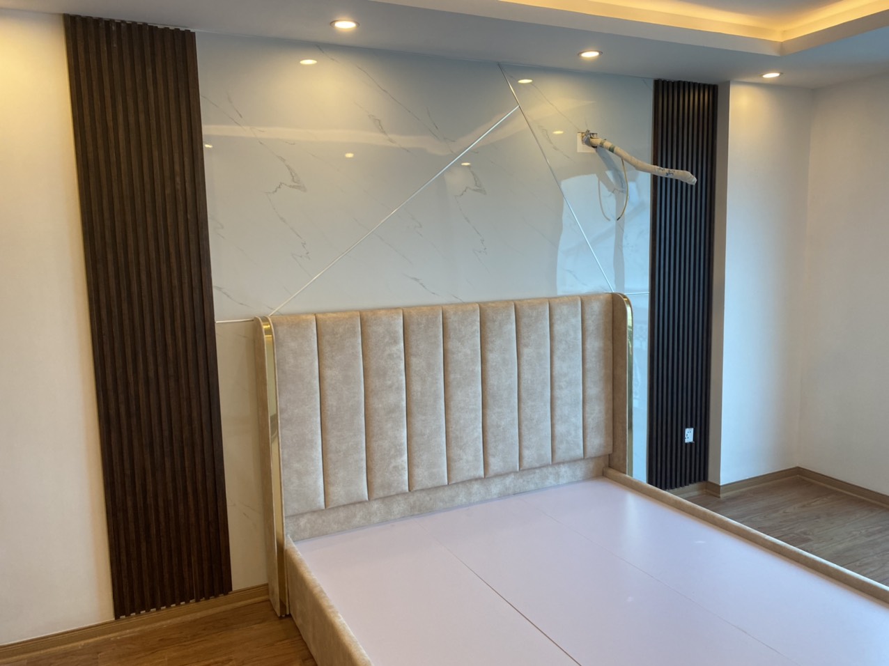 Bán nhà Thạch Bàn, Long Biên, 48m, 6Tầng - Thang máy, Gara oto_nhỉnh 6 tỷ