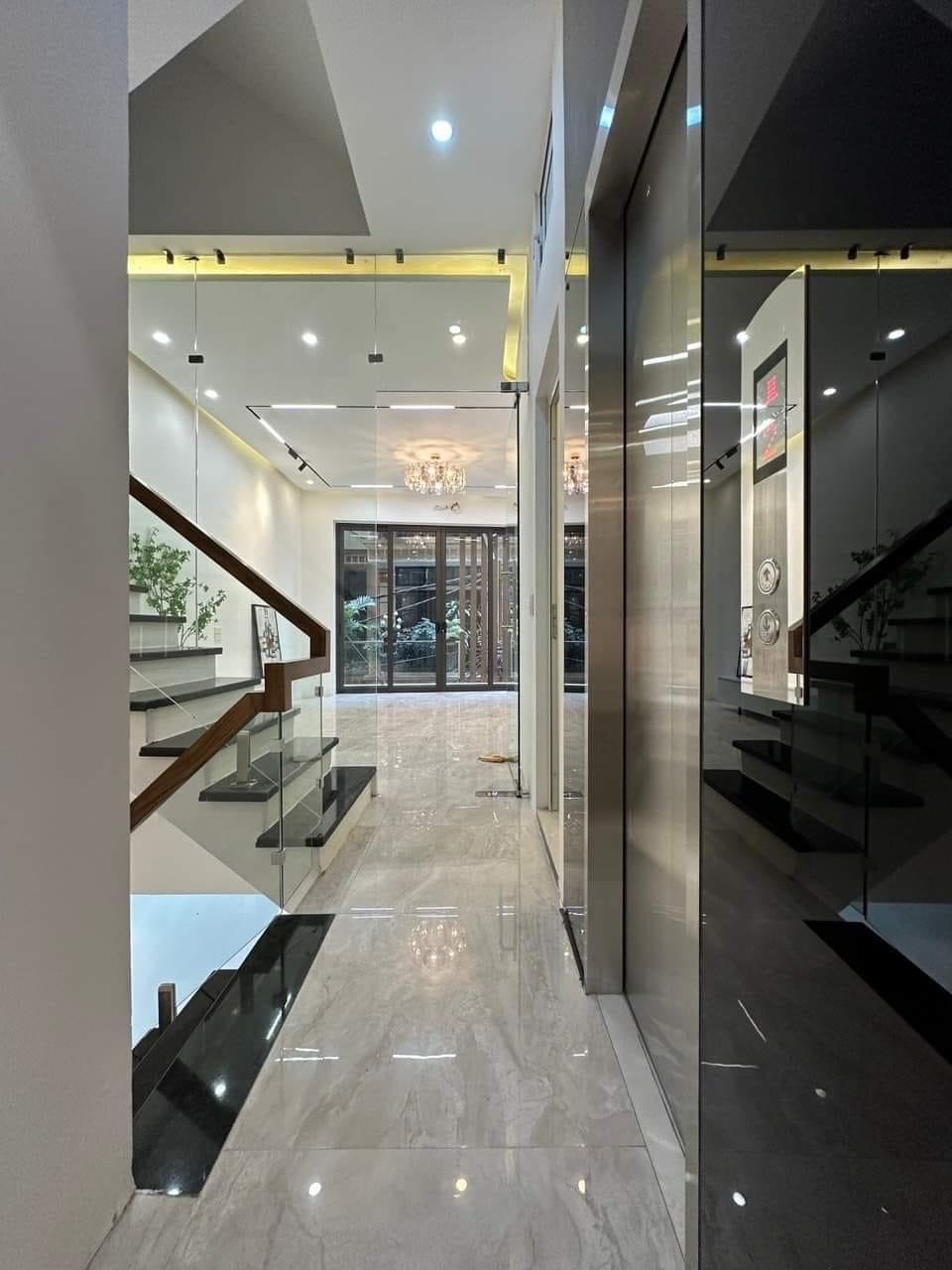 Bán nhà Tam Trinh, 45m x 6T x 8.5 tỷ, LÔ GÓC - MẶT NGÕ - Ô TÔ TRÁNH