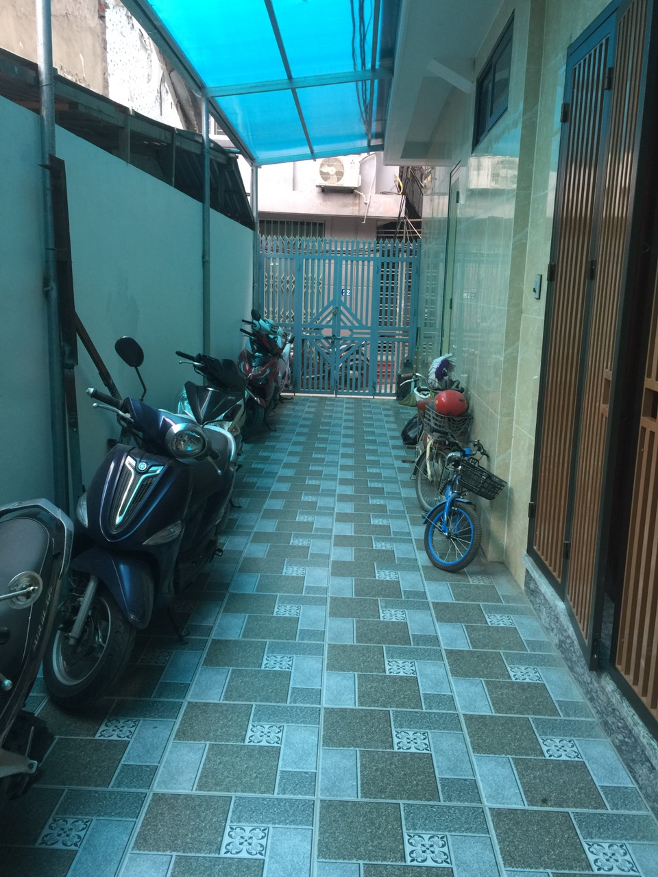 Chỉ 4,2 tỷ sở hữu nhà 5 tầng diện tích 30m ngõ rộng 3m cách viện E 100m. LH 0915.151.744