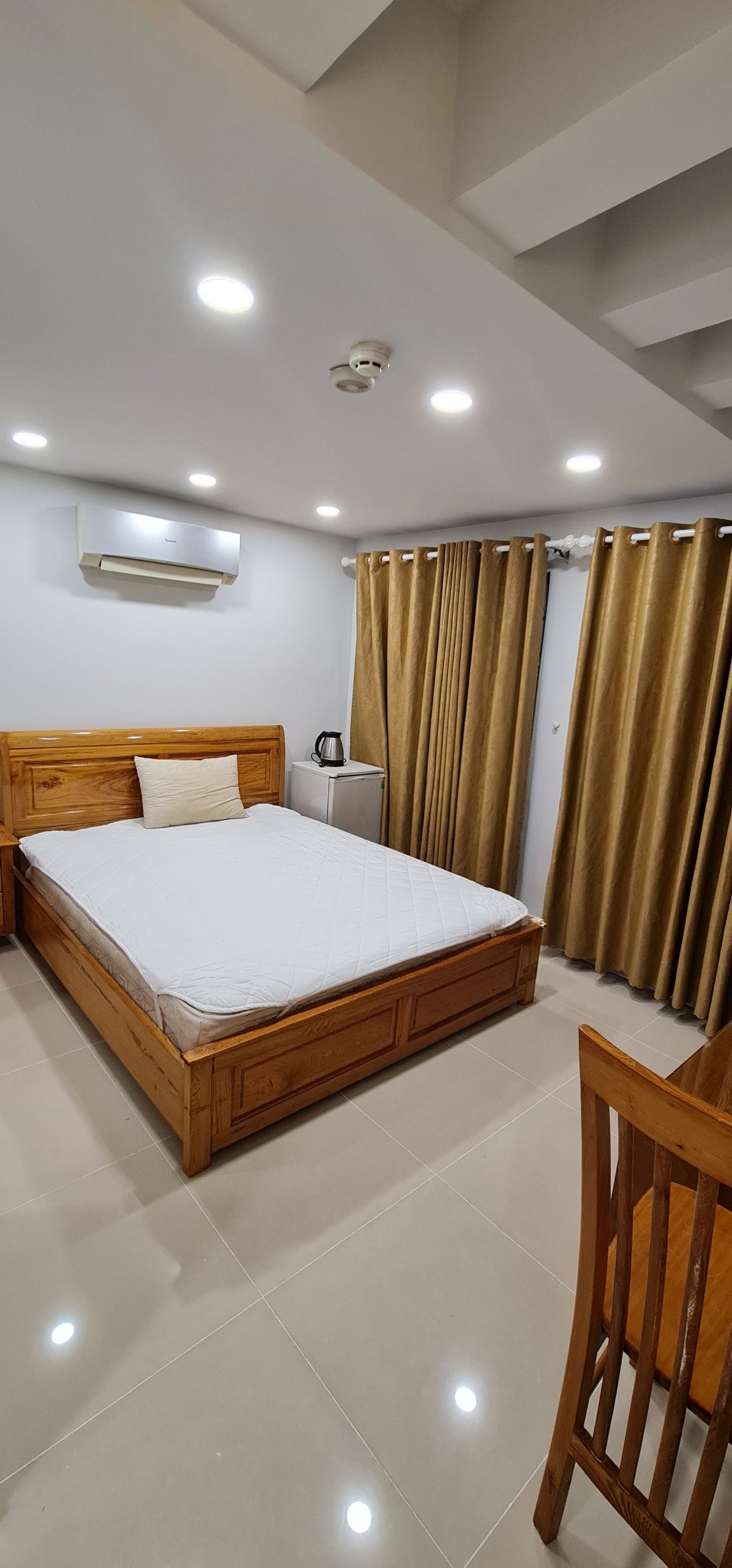 Cho thuê mặt bằng Cao Triều Phát, Tân Phong, Quận 7 , Diện tích: 6 x 18,5m, Trệt có wc riêng và 1 phòng riêng. Giá thuê 28 triệu/tháng