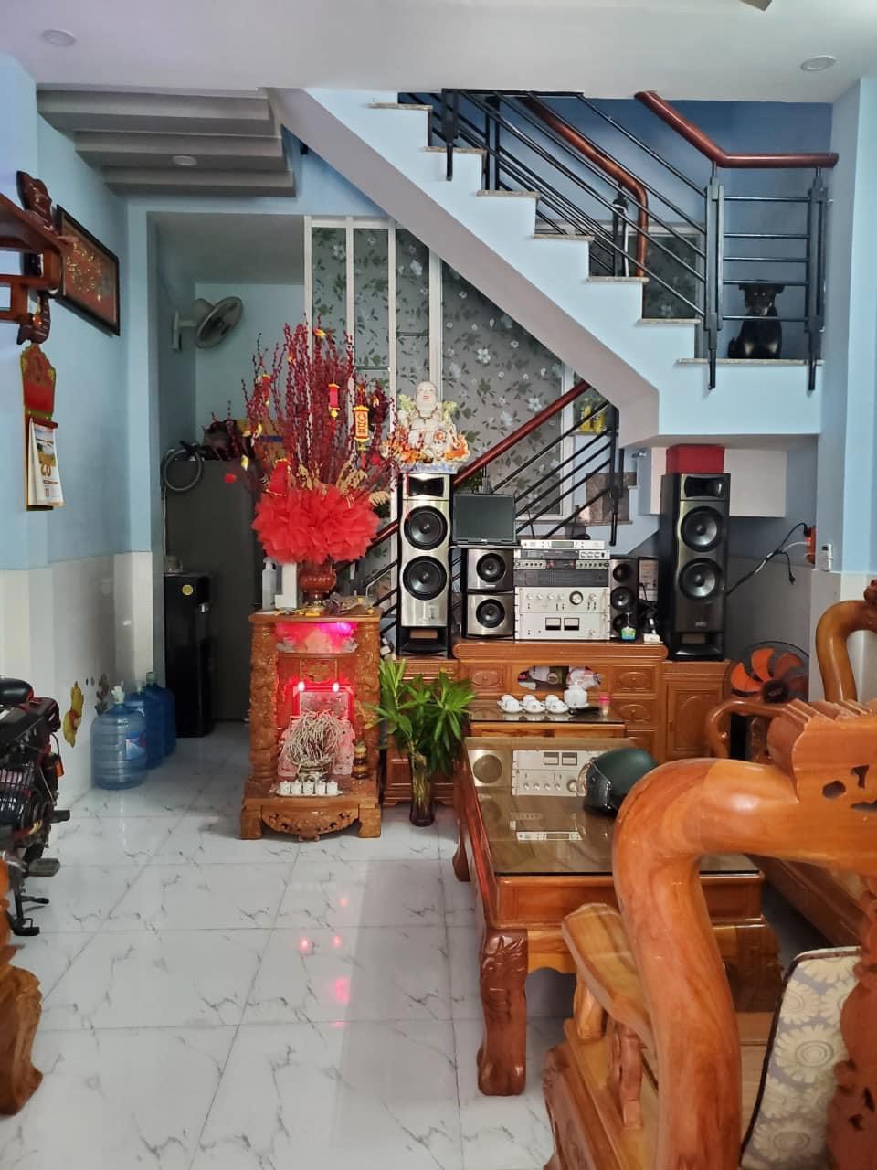 ☘️Nhà bán hoặc cho thuê….Dt: 4*10Kết cấu: 1 trệt, 1 lầu đúc, 2 phòng lớn, 2 toilet. Giường, tủ, nội thất đầy