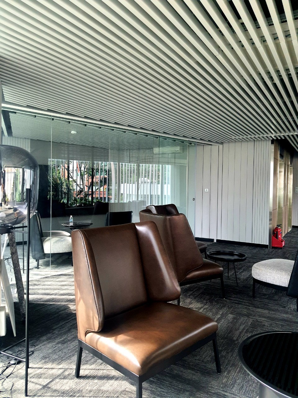 cho thuê toà nhà 10 tầng Trần quốc toản quận 3 dt 1800m2 bàn giao nội thất giá 6000usd/ tháng lh