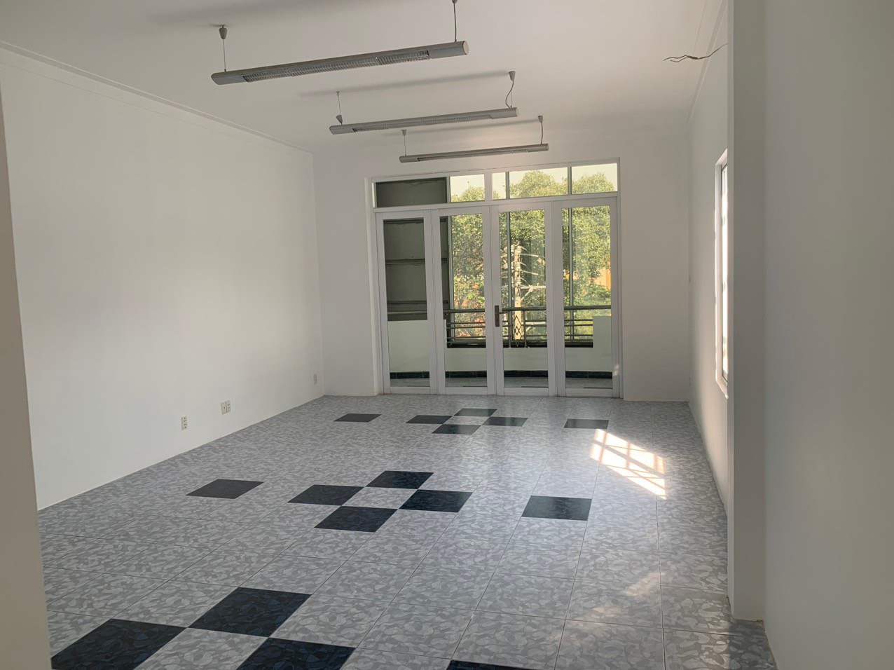 Cho thuê nhà MT Phan Chu Trinh nguyên căn (Có thang máy) Q.Bình Thạnh