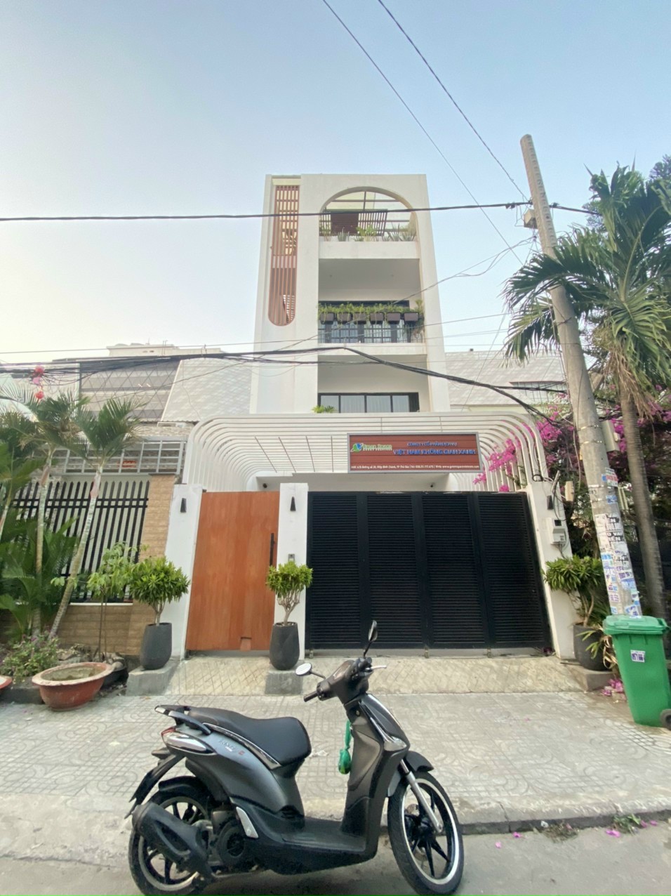 Nhà Đường 20 Phạm Văn Đồng, Hiệp Bình Chánh, Thủ Đức, 6x14m, trệt 3 lầu,sân thượng