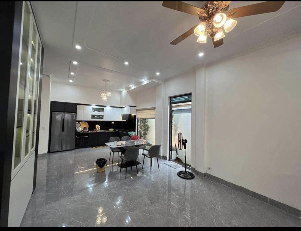 BÁN NHÀ NGÕ 102 HOÀNG ĐẠO- LÔ GÓC 2 MẶT NGÕ - DT 60m2 x 4 tầng x MT 11m- GIÁ 7.4 TỶ