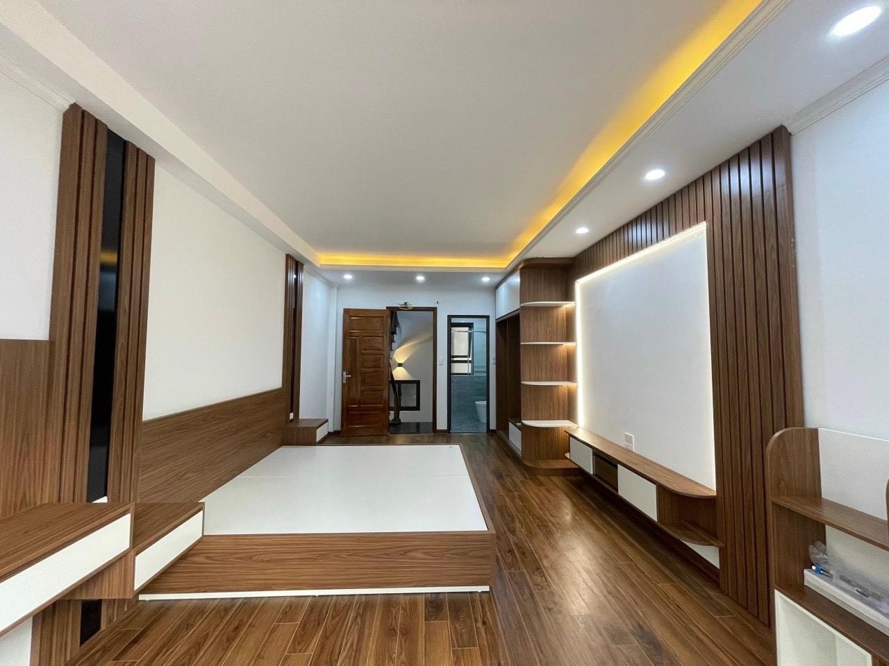 Bán nhà Giáp Bát, 58m x 5T x 6.1 tỷ, NGÕ THÔNG - Ô TÔ CÁCH 15M