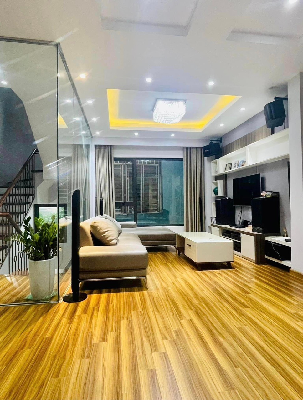 Bán nhà mặt ngõ Minh Khai, 37m x 5T x 5.9 tỷ, mặt ngõ kinh doanh - ô tô qua nhà