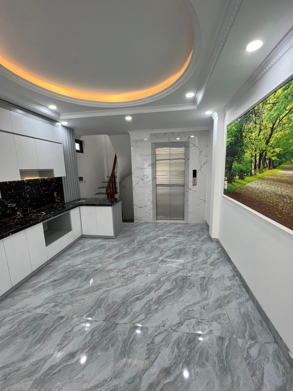 Bán nhà Lĩnh Nam, 38m x 5T x 5.3 tỷ, LÔ GÓC - Ô TÔ VÀO NHÀ - THANG MÁY