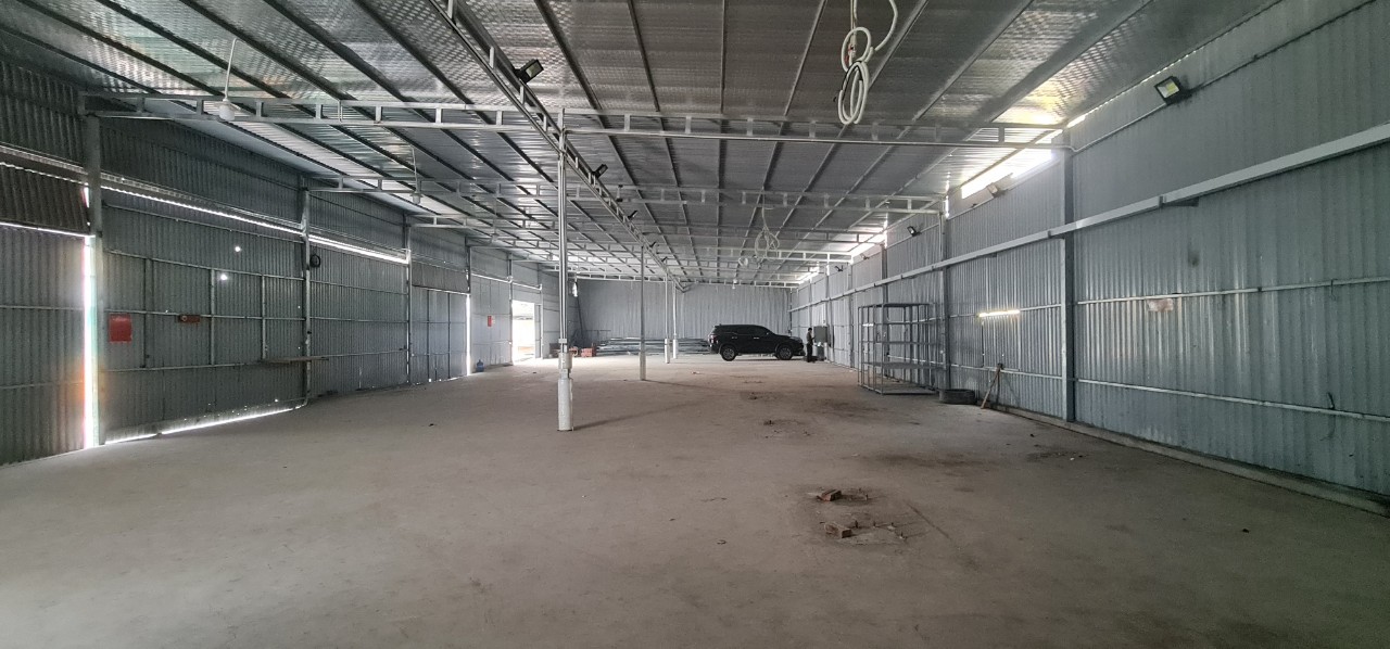 Cho thuê kho xưởng tại Nguyễn Xiển, Thanh Xuân, HÀ Nội. Diện tích 1000m xe container đỗ cửa sẵn Văn Phòng