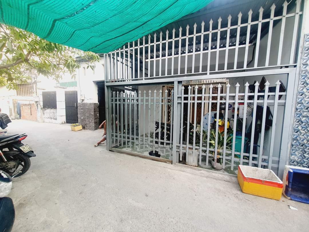 BÁN GẤP NHÀ CẤP 4 ĐƯỜNG HUỲNH TẤN PHÁT THỊ TRẤN NHÀ BÈ - NHÀ ĐANG CÓ THU NHẬP 7TR/THÁNG - GIÁ CHỈ 4.7 TỶ