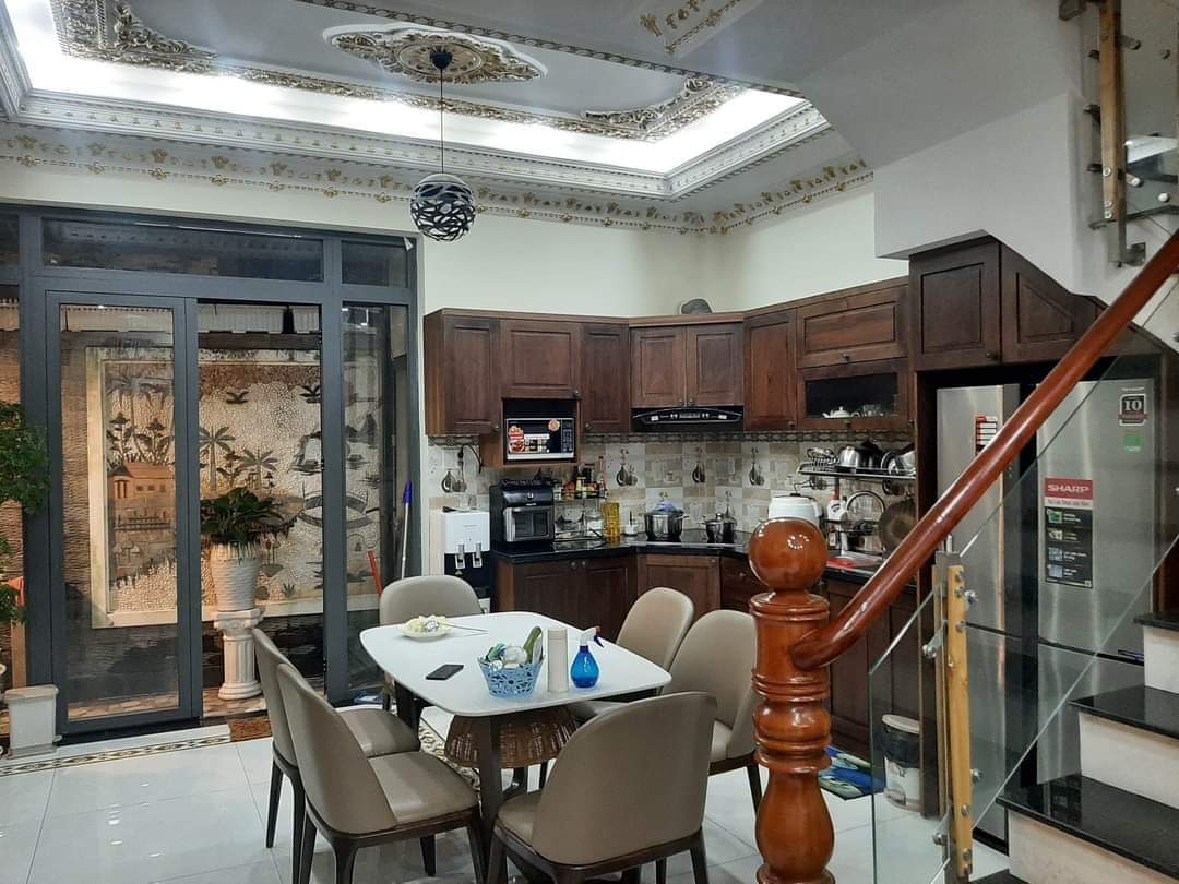 KIA 4 CHỖ ĐỖ CỬA - NHÀ MỚI XÂY 4 TẦNG VÀO Ở NGAY - TẶNG LẠI TOÀN BỘ NỘI THẤT CAO CẤP - THIẾT KẾ HIỆN ĐẠI - SANG TRỌNG