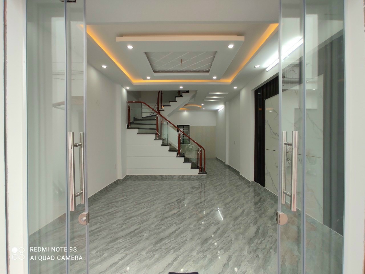 Nhà đẹp 3 TẦNG XÂY MỚI CHỈ 2 TỶ - Ngay đầu Đằng Hải, sân chung rộng rãi, gara ôtô ngay cạnh nhà