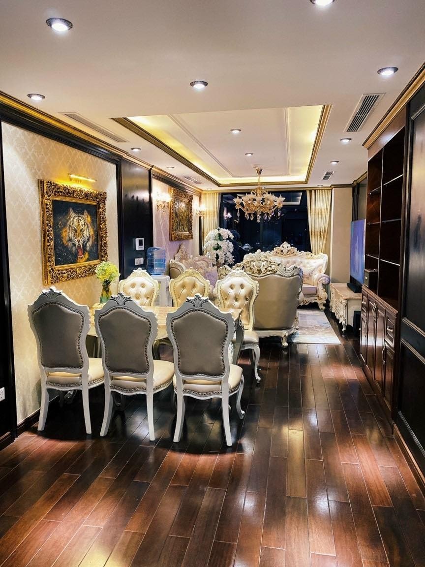 Cần cho thuê gấp chung cư HC Golden City 3 ngủ 2 vệ sinh full đồ. LH: 0367674345.