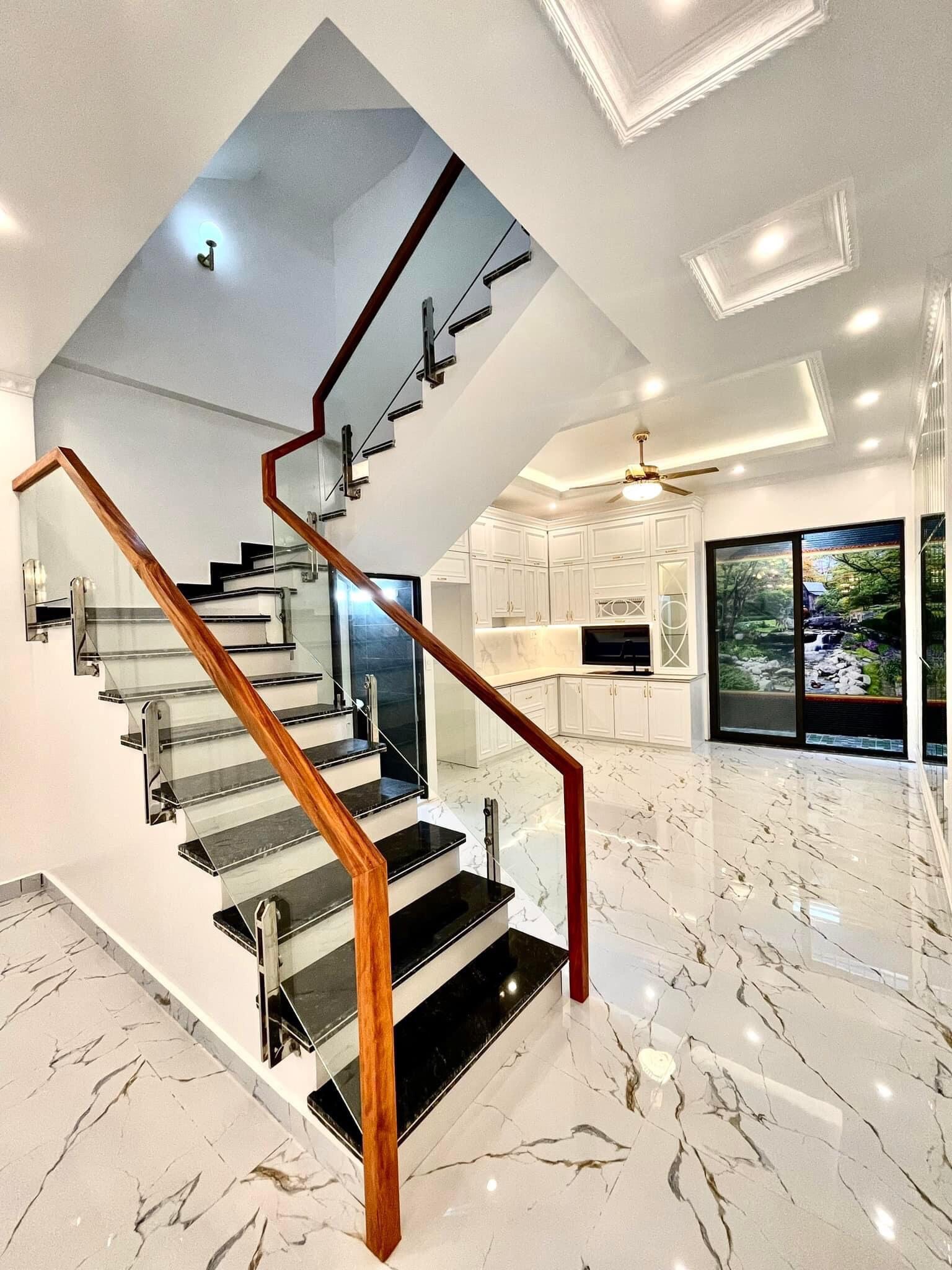 Bán nhà SIÊU MỚI- Ngõ 66 Nguyễn Phúc Lai, Đống Đa, DT 45m2 x 4 tầng x MT 4.2m- Giá 6.05 tỷ