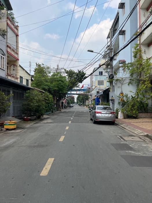 Bán nhà mặt tiền đường phan văn năm , 2 tầng, đường nhựa 6m, 70m2 chỉ 6.6 tỷ