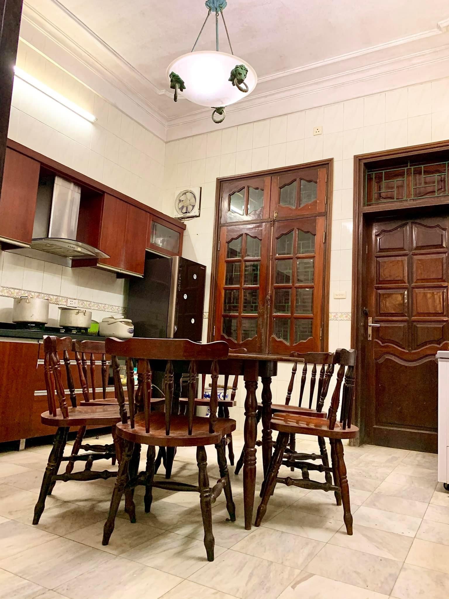 Bán nhà ở và cho thuê Trích Sài Tây Hồ, 75m2, ngõ ô tô vào thoải mái, cạnh hồ tây, 5 tầng, 20 tỷ