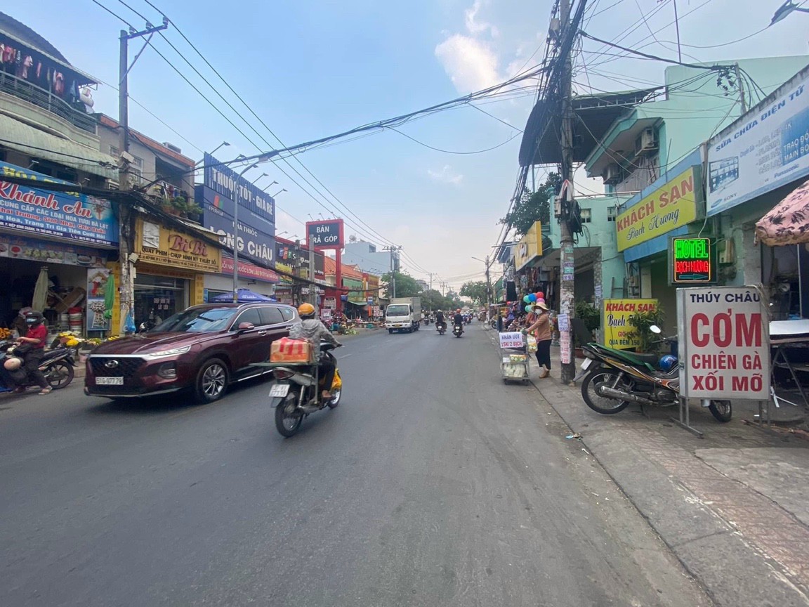 Bán nhà MT đường số 4, P. Hiệp Bình Phước, Thủ Đức, 10x21m, 210m2, đối diện Vạn Phúc