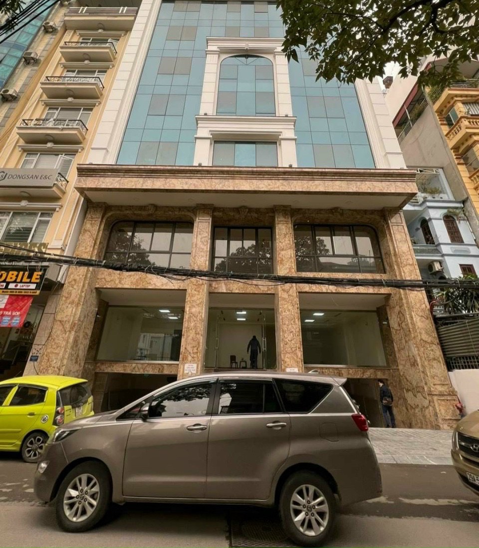 VIP nhất phố PHẠM VĂN ĐỒNG - toà nhà 9 tầng lừng lững doanh thu 550tr/ tháng.