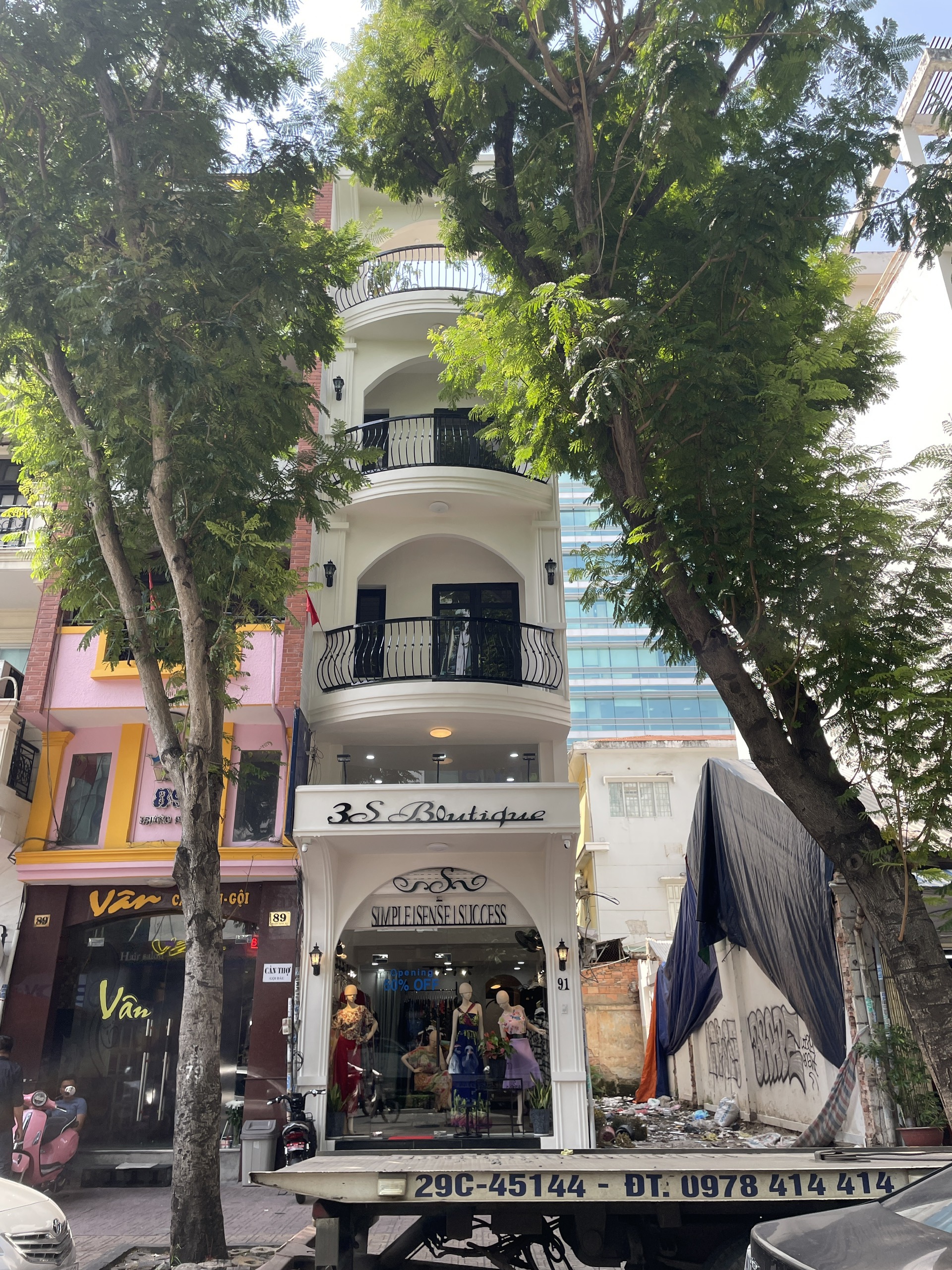 Bán nhà mặt tiền đường Trương Định, P.VTS, Q.3, Dt:4x18m , Giá 35 Tỷ