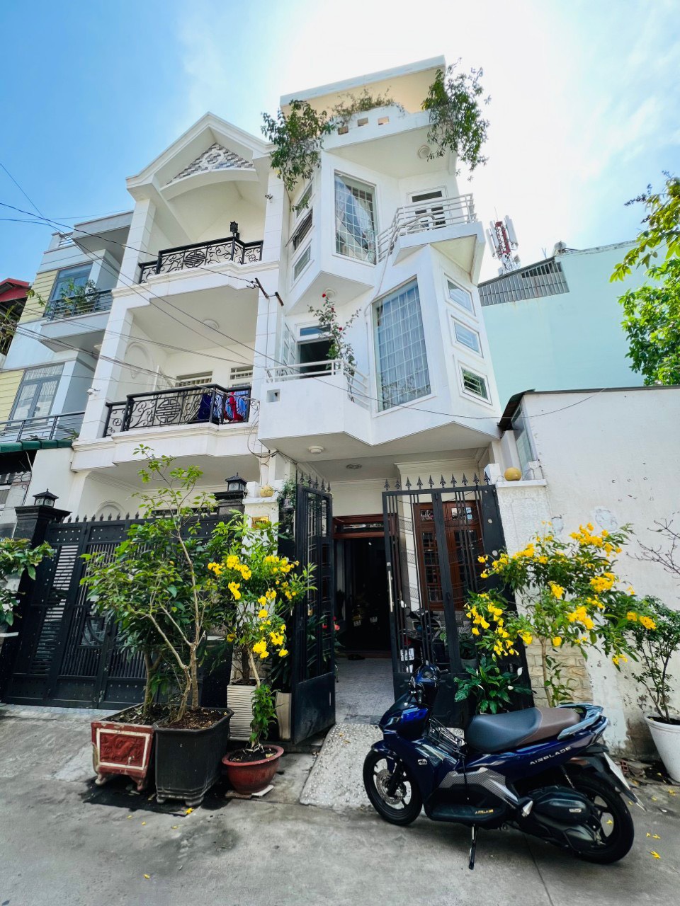 + GẤP GẤP CẦN BÁN GẤP. Bán nhà phan huy ích phường 15 tân bình HCM. Cách đường chính phan huy ích 100m , cách đường