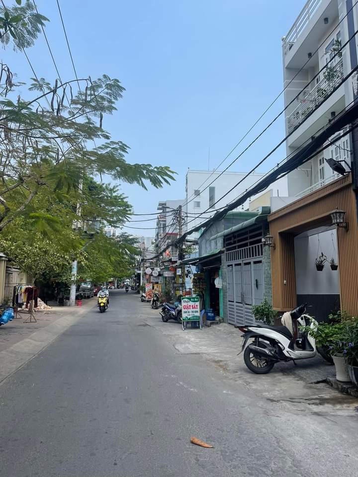 NHÀ ĐẸP 3 LẦU SÂN THƯỢNG MẶT TIỀN HXH 7M LÂM VĂN BỀN, P. TÂN KIỂNG