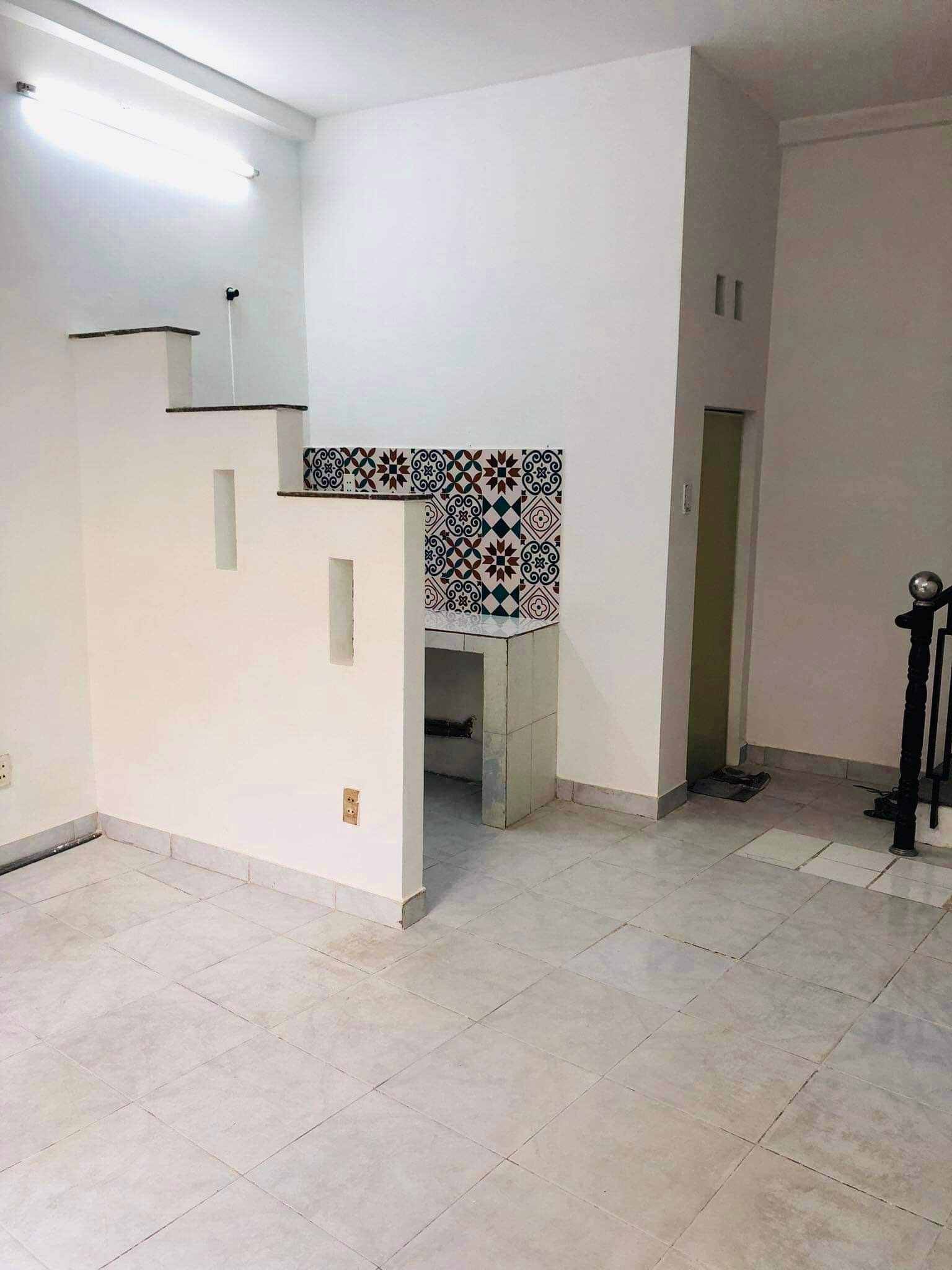 Cho thuê nhà nguyên căn Lạc Long Quân P10 Tân Bình trệt lầu