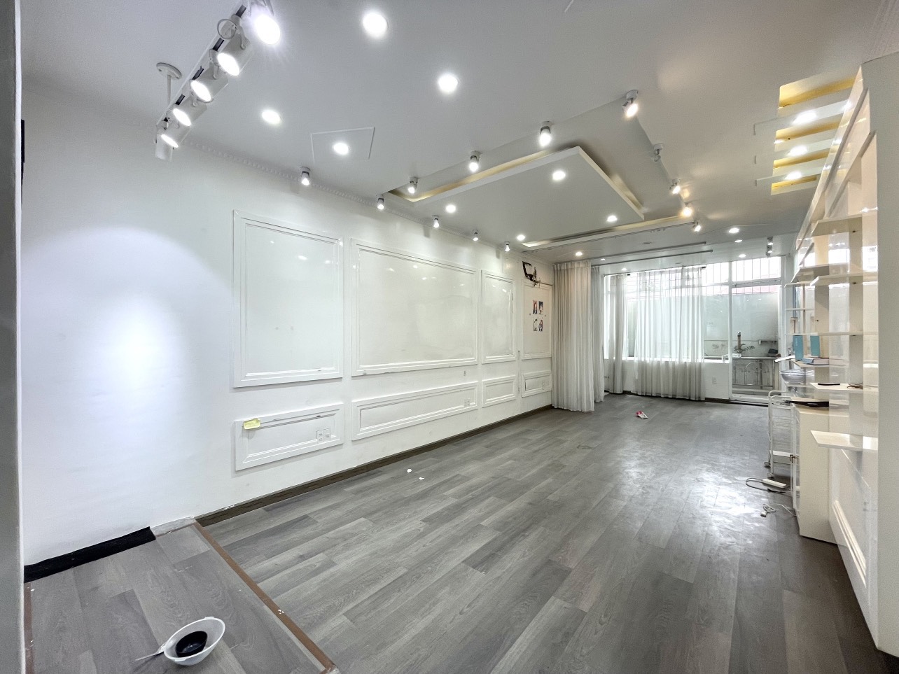 Bán nhà mặt đường Hai Bà Trưng - 110m2 x 5 tầng - mt 4,2m - vuông vắn - hiện trạng đẹp - 21 tỷ