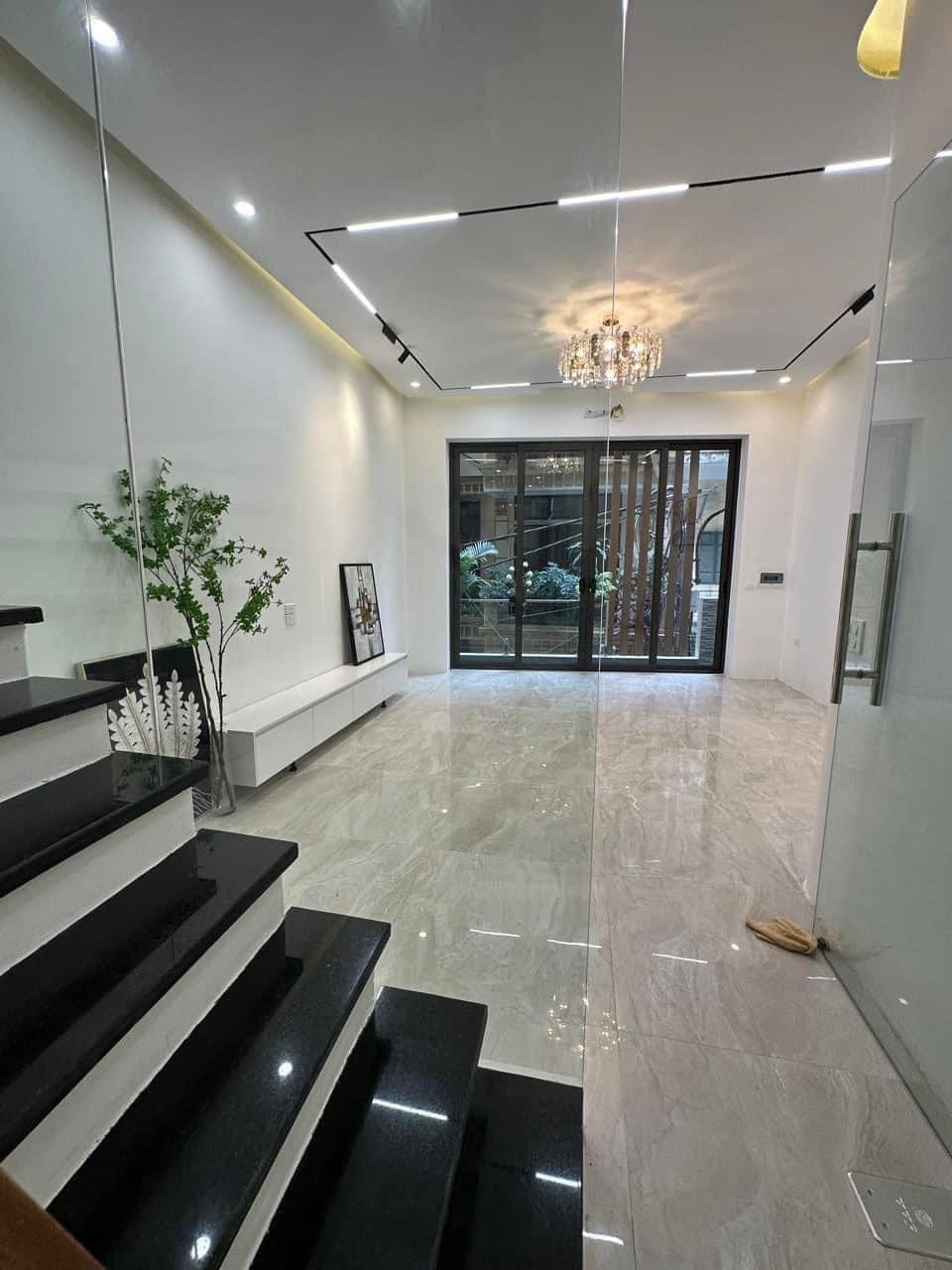 Bán nhà Tân Mai, 40m x 6T x 4.3 tỷ, Ô TÔ CÁCH 10M - NGÕ THÔNG