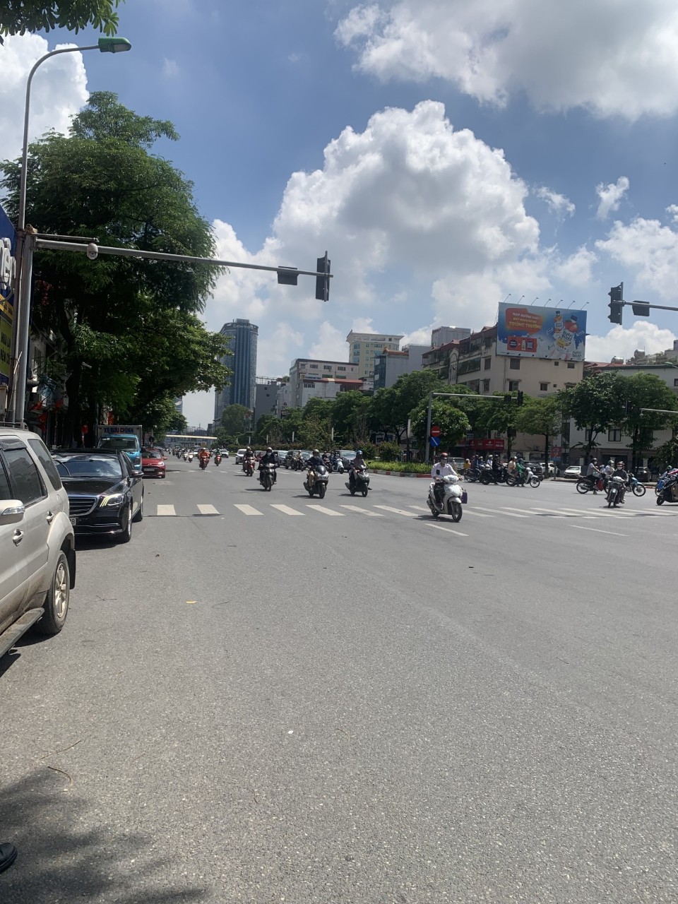 Bán nhà Trần Duy Hưng, 2 bước ra phố, oto tránh, nhà thoáng hướng đẹp, xách valli về ở.