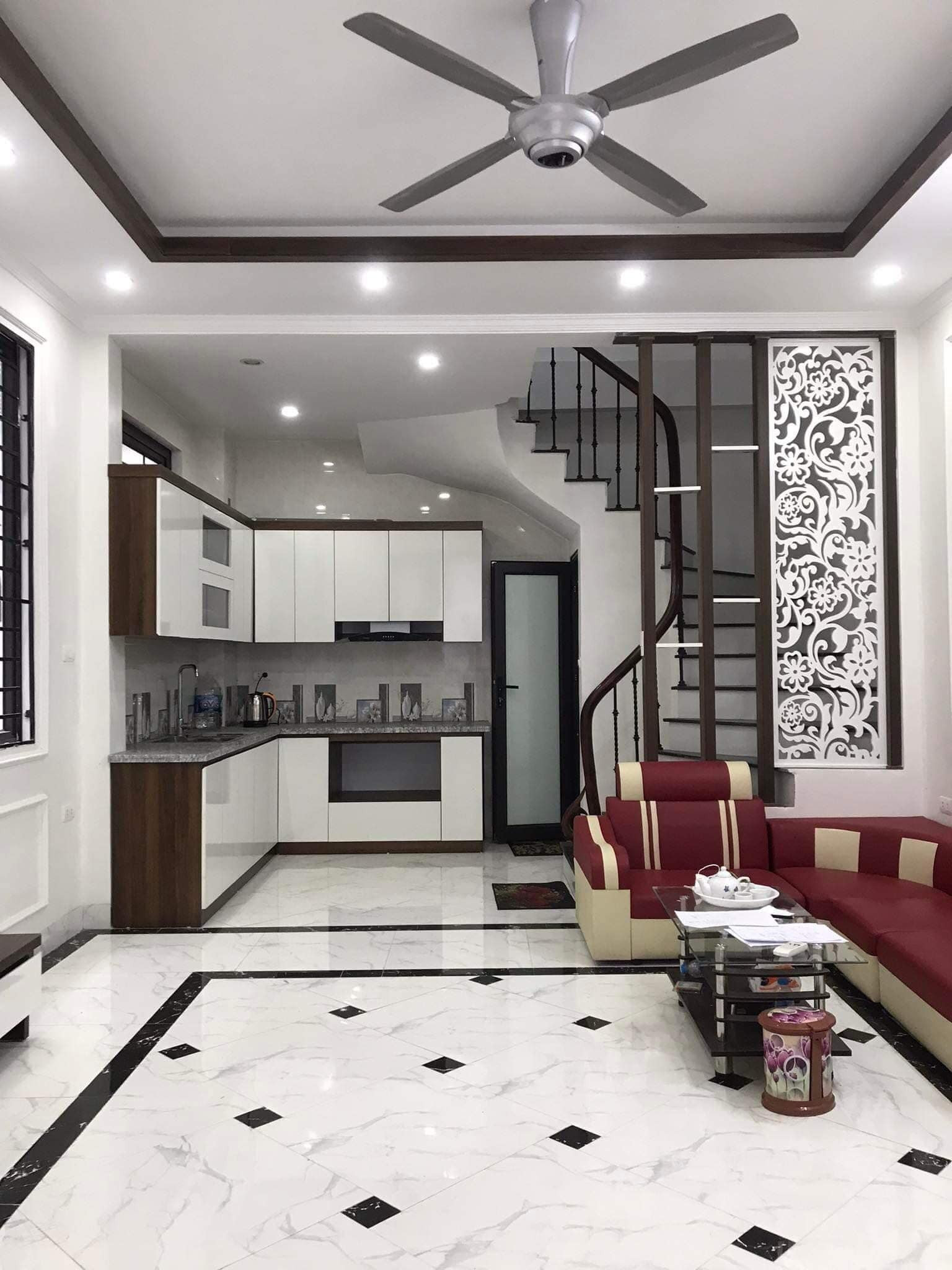 CHỦ CẦN BÁN NHÀ NGÕ NẰM TRÊN PHỐ LÁNG HẠ TRUNG TÂM QUẬN ĐỐNG ĐA , DT41 GIÁ 4,65 TỶ 5 TẦNG MT 5M GIÁ M2