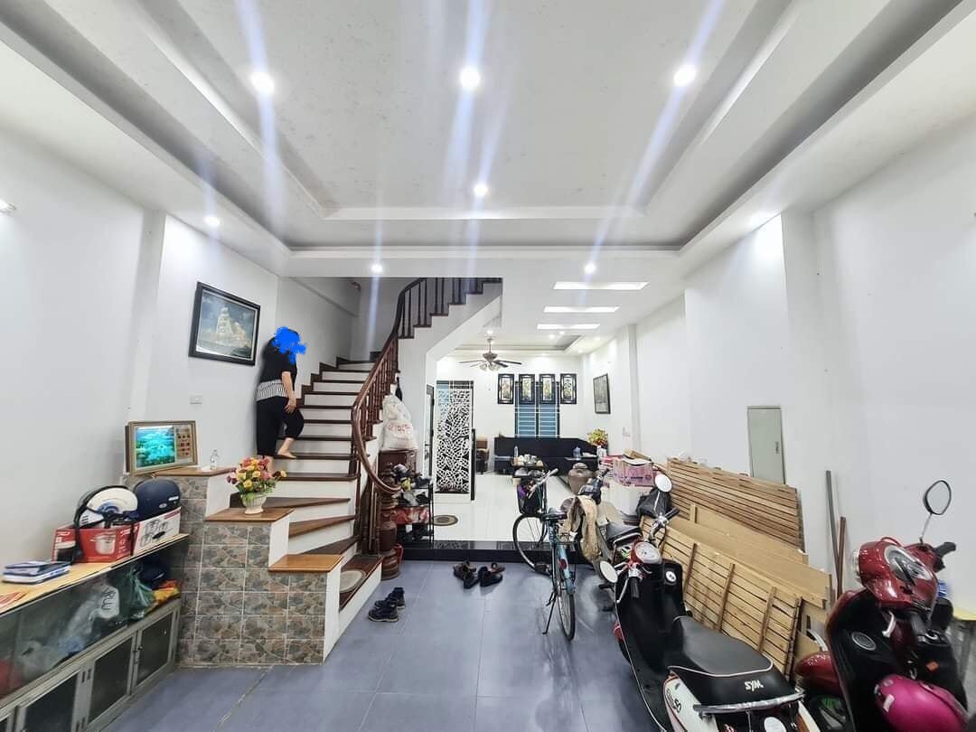 BÁN NHÀ 5 TẦNG VƯƠNG THỪA VŨ, Ô TÔ ĐỖ CỬA, KINH DOANH DT 52M GIÁ 6.6 TỶ.