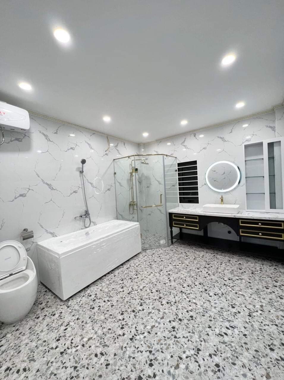 Bán nhà ô tô tránh Tân Mai, Giảm sôc 500 tr, thang máy, gara ô tô, 55m2 5 tầng, 8,3 tỷ