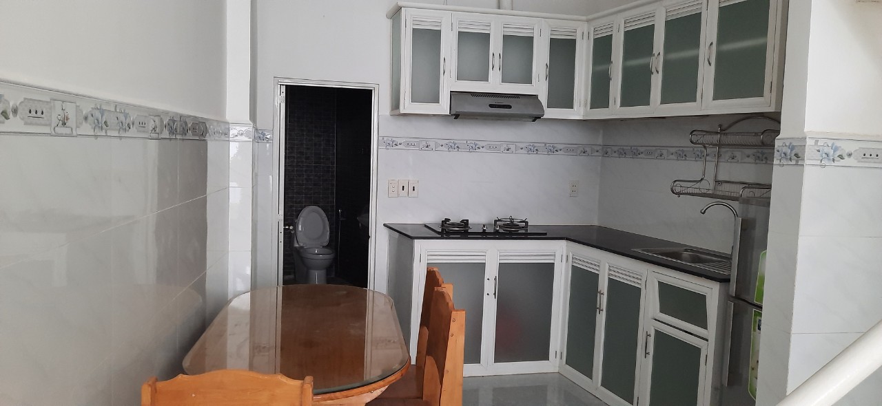 Nhà nguyên căn 2pn hẻm 118 đường Vĩnh Hội Q4