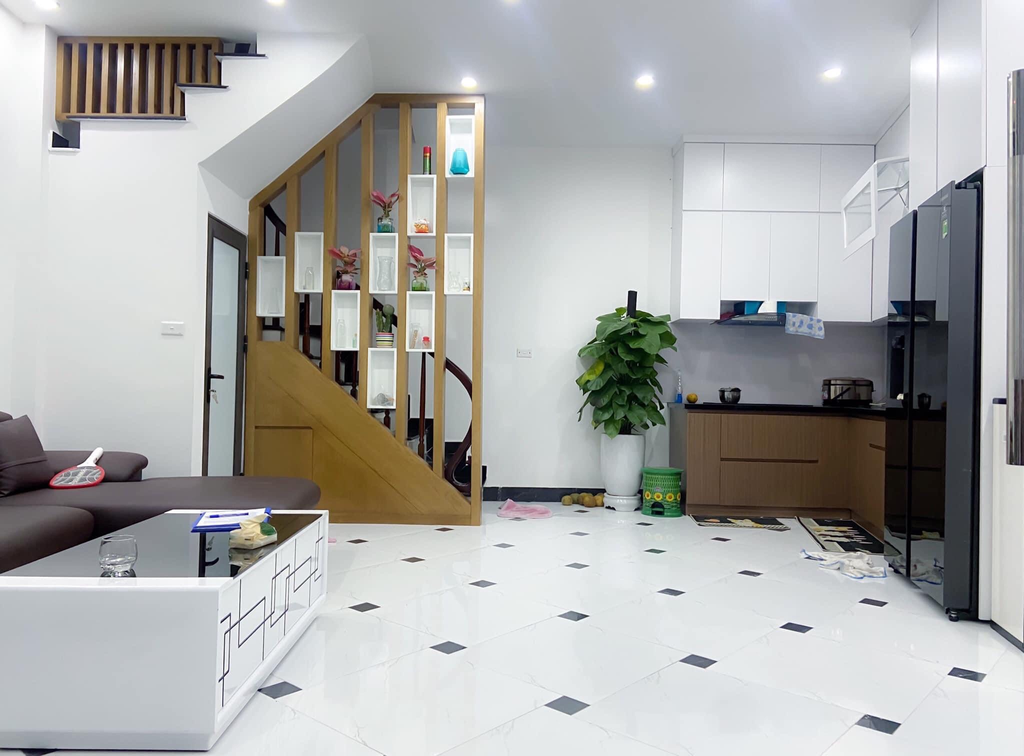 Bán Nhà Phố Nguyễn Trãi, Thanh Xuân, Tặng Nội Thất, 40m2 5 Tầng MT 4.5m, Khu Dân trí Cao.